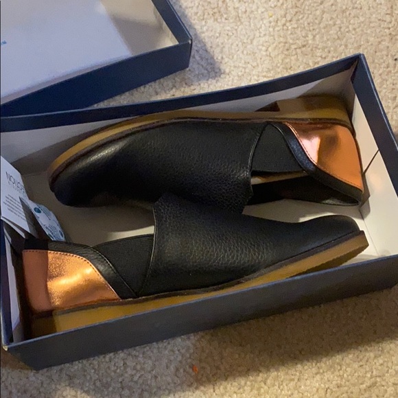 Lori Goldstein Collection Low Ankle Slip-On - Picture 3 of 3